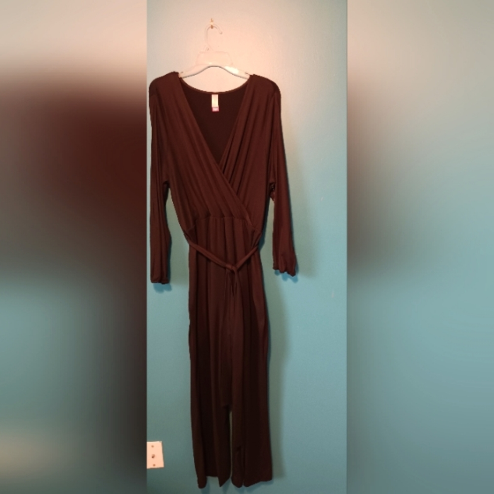 Blk.  Cross body Jump suit. 95% polyester, 5% spandex size 3X, fit like a 16.